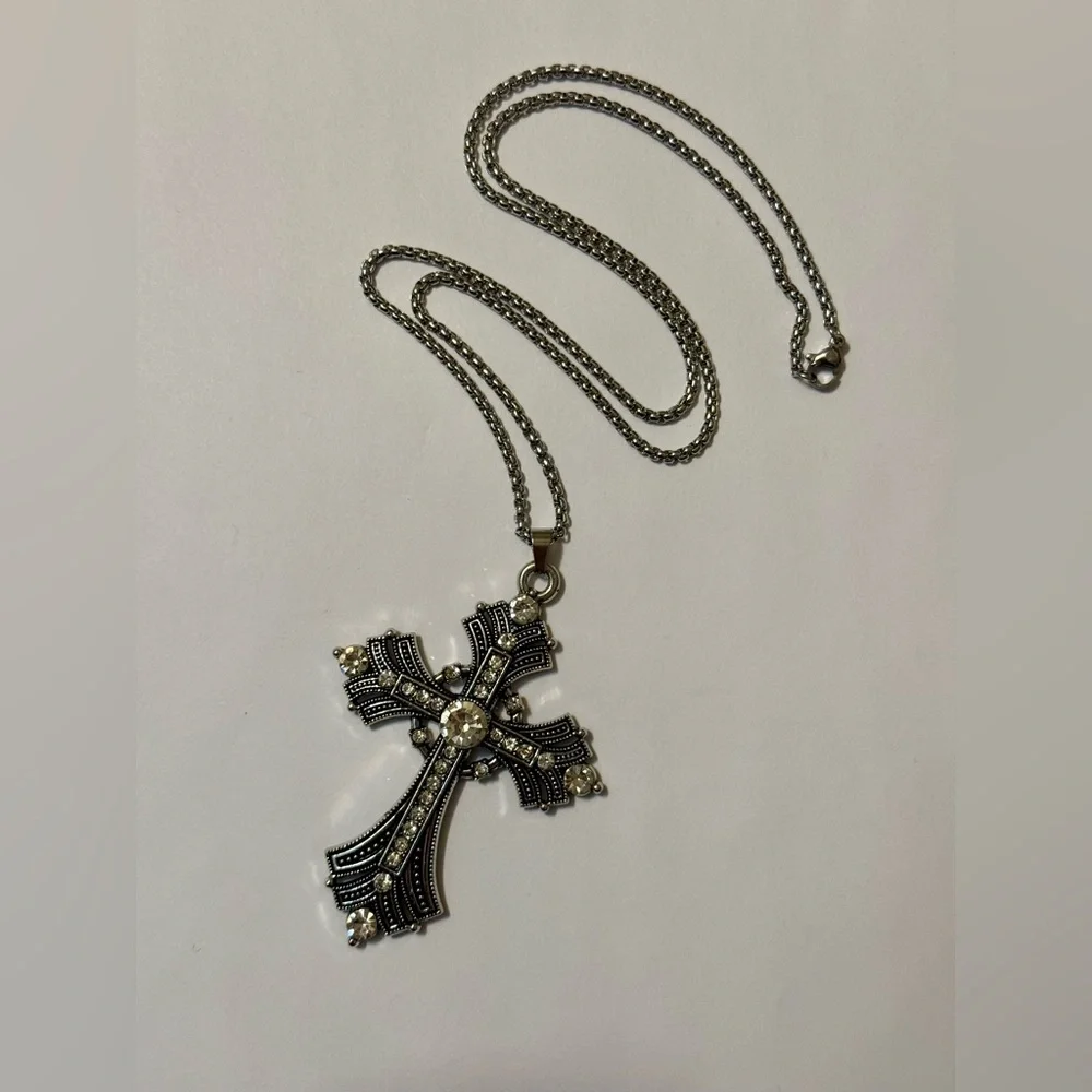 Vintage Style Statement Silver Tone Cross Pendant Necklace - Picture 6 of 8